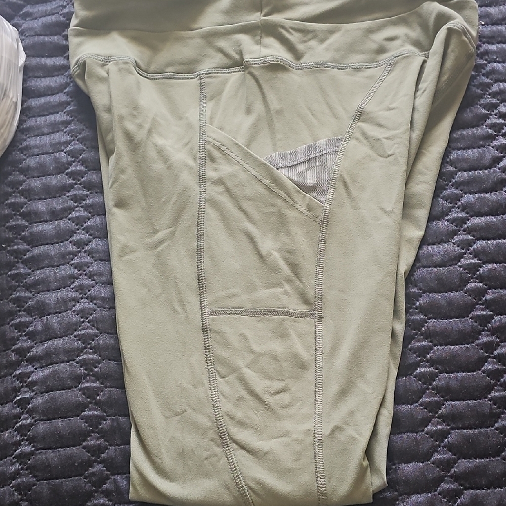 Forever 21 Green Cargo Pants Relaxed Fit